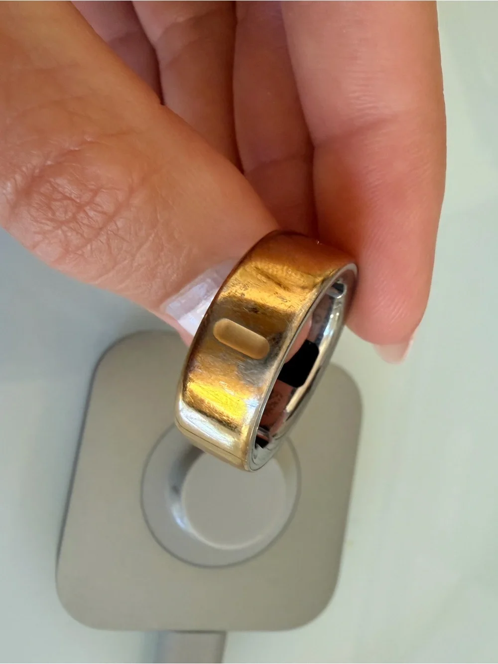 Oura Ring 4 Gold Size 8 with charger